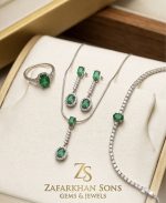 Natural Swat Emerald Complete Jewelry Set in 925 Silver with White Zircon